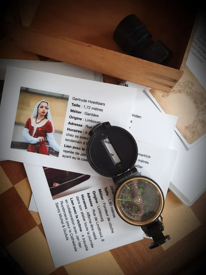 Speurdersboekje en kompas van de escape game De moord op Jan van Ruysbroeck