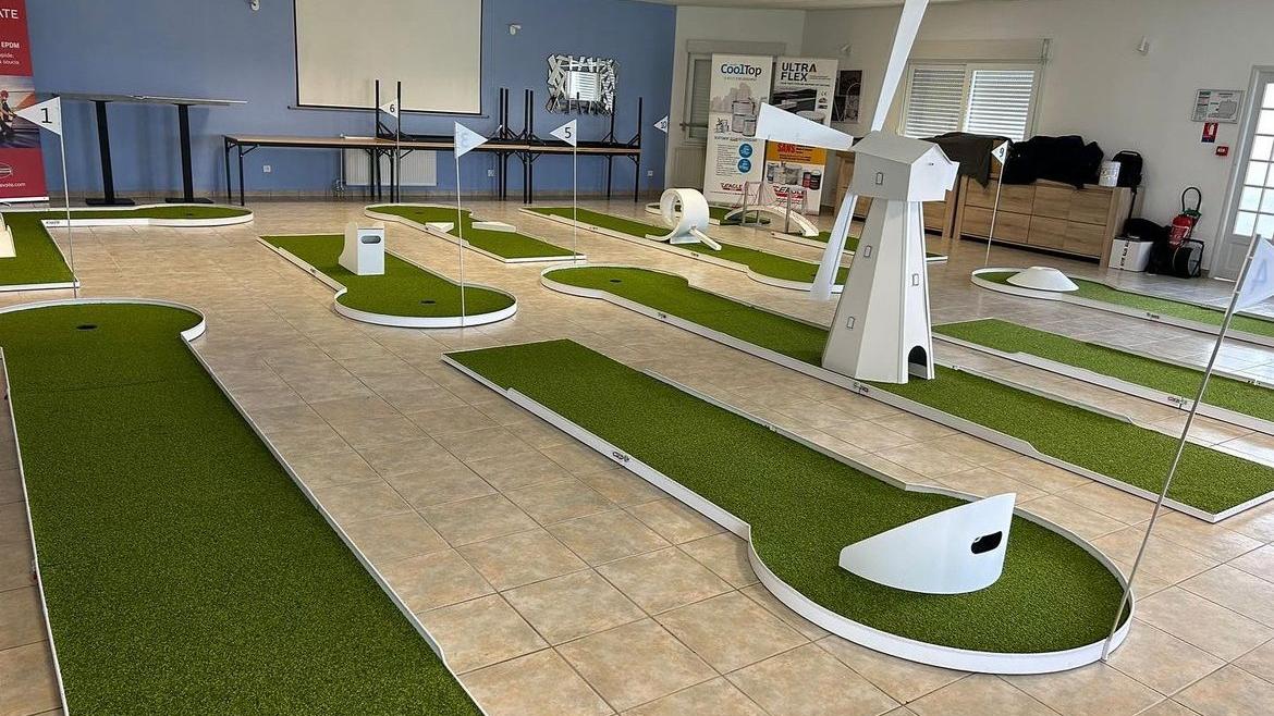 Minigolfparcours opgesteld voor een bedrijfsevenement